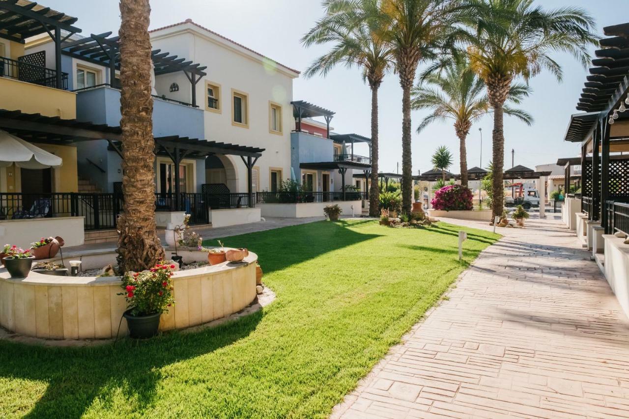 Aphrodite Gardens No.9 Luxury Apt Paphos Eksteriør bilde