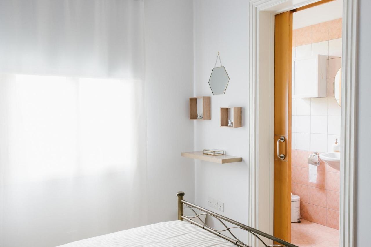 Aphrodite Gardens No.9 Luxury Apt Paphos Eksteriør bilde